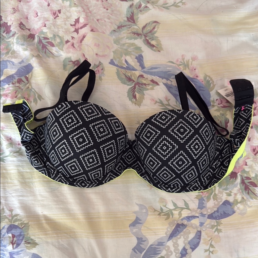 PINK Victoria's Secret Black and White Geometric Bra